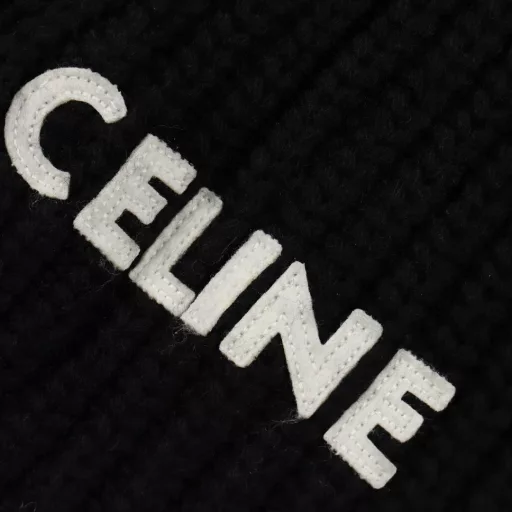 Celine 24FW new wool scarfOriginal purchase and development. It took more than a month to customize the raw materials. We also specially customized the hardware buckles and auxiliary zippers. All of them perfectly restore the original quality. We use 60% wool to make the single product for you. It feels very nic