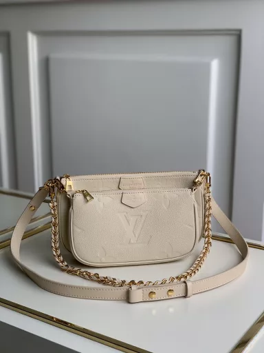 The Multi Pochette Accessories handbag is a three-in-one dynamic design made of Monogram canvas, with multiple pockets and compartments. The adjustable gold chain and Louis Vuitton jacquard shoulder strap provide multiple carrying methods such as crossbody.