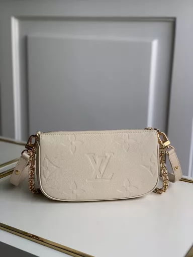 The Multi Pochette Accessories handbag is a three-in-one dynamic design made of Monogram canvas, with multiple pockets and compartments. The adjustable gold chain and Louis Vuitton jacquard shoulder strap provide multiple carrying methods such as crossbody.