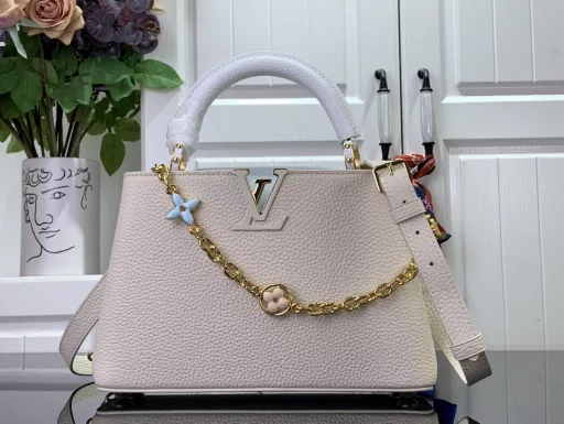 The Capucines medium handbag is baptized in the new season: the metal Monogram flowers are hand-polished and glazed, and connected with a delicate chain. Use the detachable and adjustable slim shoulder strap to explore more ways to carry it.