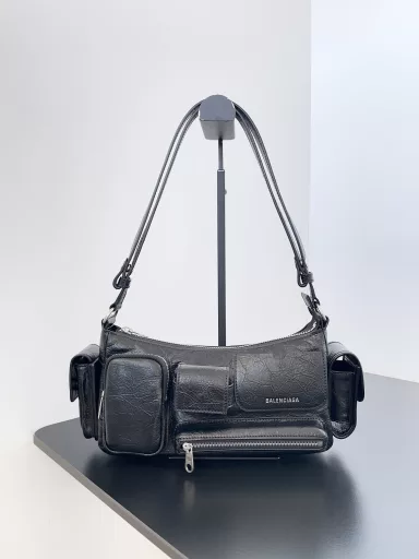 Balenciaga superbusy series shoulder bagA must-have item for streetwear, sheepskin material with retro work pocket decoration, a very practical shoulder bag, a dark punk motorcycle multifunctional tote underarm bag, a must-have for travel, the same style for men and women