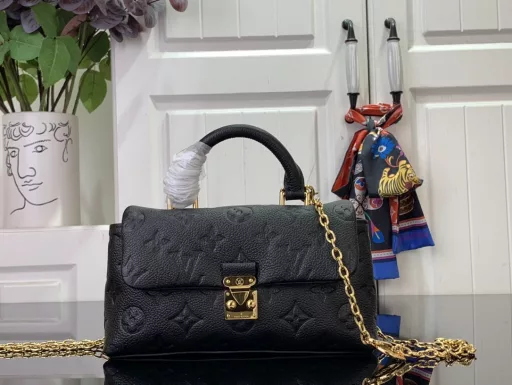 This Nano Madeleine bag is a miniature version of the Madeleine bag in Monogram Empreinte leather, with a classic S-lock clasp and a removable chain embellished with the LV Circle logo. It has plenty of room for everyday necessities and can be carried by hand, on the shoulder or across the body.