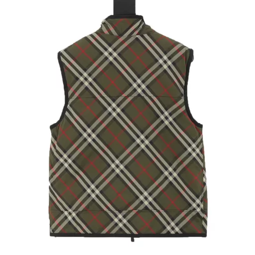 Burberry 24Fw thin cotton vest with warhorse pattern insideIt adopts classic plaid design, with classic knight warhorse embroidery inside. Nylon is used as the outer material to ensure the wear resistance and wrinkle resistance of the vest. The thin cotton inside ensures warmth while ensuring that the vest is thin and light. It can be worn outside or inside.