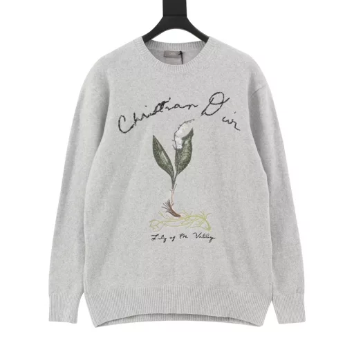 Dior 24Fw Lily of the Valley Embroidered Crew Neck SweaterThis sweater pays tribute to the beauty of the plant with delicate lily of the valley flowers embroidered with the handwritten Christian Dior logo and the words Lily of the Valley. Crafted from grey cotton-blend jersey, it features a ribbed crew neck, hem and cuffs. With a classic appeal, pair it with jeans for an everyday look or trousers for a more formal look.