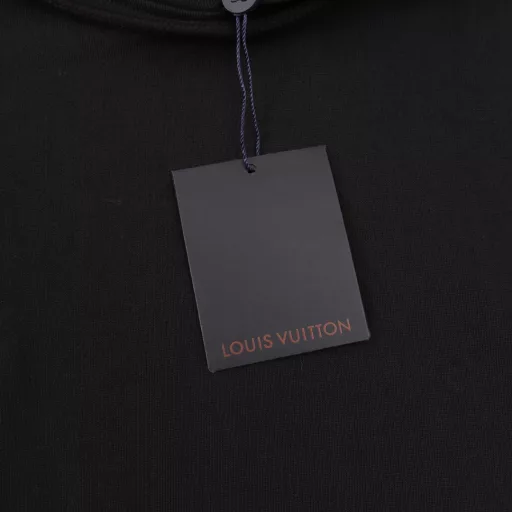 Louis Vuitton classic gradient monogram hooded sweatshirtGradient monogram letter LOGO half-width printOriginal fabric, official style, 400gSame vat dyed fabric, very comfortable to the touchSuper versatile and good-looking, personalized retro temperamentVery suitable for both men and womenHangtag, collar label, washed wheat, three labels complete