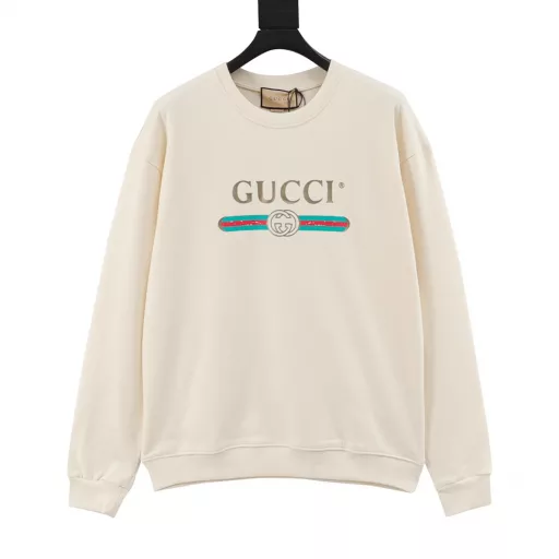 Gucci round neck pullover sweatshirt with yellow duck pattern print on the backThe cute little yellow duck is here~ playful and cute, it is irresistible, paired with the classic retro logo of Gucci, fashionable and luxurious, youthful and age-reducing! The washed felt knitted cotton fabric is micron white. This is the unique high-quality texture white of Gucci, which greatly reduces the yellowing phenomenon after wearing. The inner woven surface is as smooth as fish scales, and the color is even and oily. The texture is delicate and soft, 100% comfortable, and can be worn close to the body. The retro red and green color logo design has become a symbol of eternal classics. The delicate texture of the machine printing is highlighted, and the spots make the retro feeling more intense. The cute little yellow duck on the back is the most prominent highlight. The imported foaming gel printing gradient effect process is processed. The monomers with different shapes and forms are combined into the core system of the little yellow duck. The fresh and natural design continues the fashion atmosphere! Unisex style