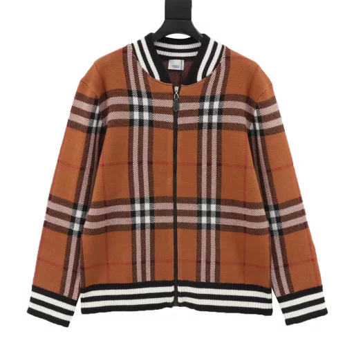 Burberry 23Fw checkered zipper cardiganOriginal purchase, 30% cashmere 70% wool mercerized fleece washed, feels close to pure cashmere, close to the body and comfortable, 8-needle 4-color sesame dot craftsmanship, all over the body in checkered and aligned positions.