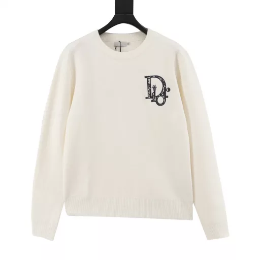 Dior monogram embroidered pattern knitted pullover sweaterD's classic items are back, and it's worth buying a treasure sweaterThis autumn and winter new models are on sale at the same time! The sweater adopts the design of embroidered logo on the chest, and the classic monogram pattern highlights the fashion charm of the brand P, a classic and timeless work. It is carefully made of customer-supplied cotton fiber yarn material, and the CNC layered knitting technique shows a different texture. The uniformly thick and thin contrasting GG three-dimensional jacquard is exquisite and advanced. The sweater feels soft and comfortable, and the body feels especially comfortable. It is OK to wear it alone or as an inner layer. The ribbed knitted hem and the sleeves are specially made with blue edges to echo the color of the body!