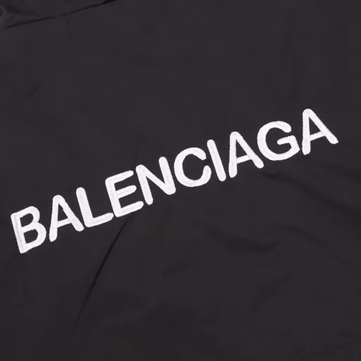 Balenciaga BLCG 23ss spoof 3Bsporty black jacket jacketWaterproof and windproof. Double zipper hardware. Water-repellent and wrinkle effect. Unisex style