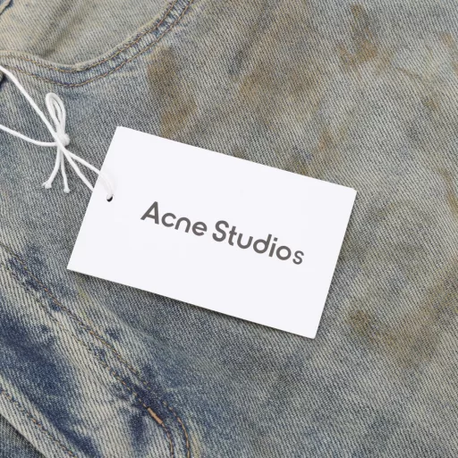 Acne Studios FW24 distressed dirty denim trousersThe same style as Ma Sichun's Acne mid-rise distressed mud-dyed jeans, classic five-pocket design, with a super loose silhouette, unisex