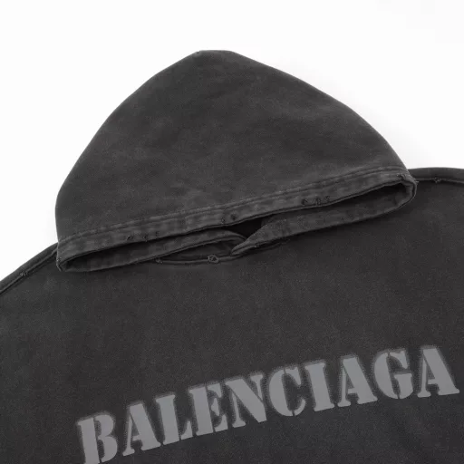 Balenciaga Blurred Letter Print Letter Distressed Hooded SweatshirtPurchase the original mold to create, a full set of customized accessories, details determine success or failureBalenciaga is one of the most influential brands in the fashion industry.Founded in 1919 by Cristóbal Balenciaga,Settled in Paris in 1936, he led many important fashion movements between 1930 and 1968.The representative ready-to-wear series reflects the brand's identity