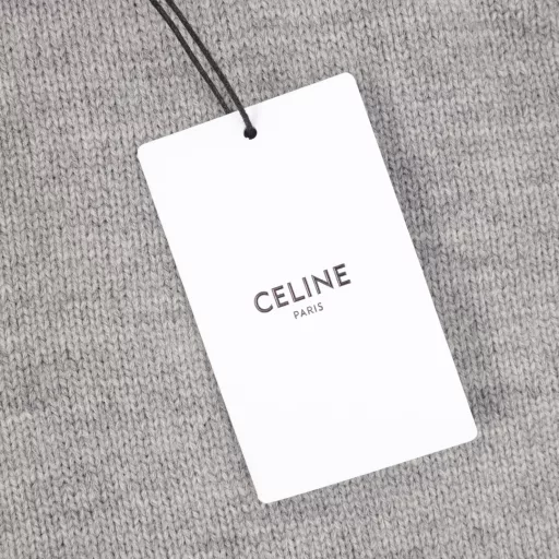 Celine sweater zipper cardiganPurchased at the counter, YB developed a color-dyed blended cashmere wool material, button rope knitting TRIOMPHE embroidery technology, suede wristband, zipper cardigan version, full set of lettering zippers, the material is a blended cashmere wool color-dyed, this material has very good moisture absorption and breathability, skin-friendly, soft and comfortable with durability. Blended materials can combine the advantages of different fibers to achieve better warmth retention and comfort. ❣️The knitting structure of the main sweater makes the surface of the sweater present a comfortable texture, which can be formed by the mutual displacement of adjacent coils, thus bringing rich visual effects and unexpected texture effects. ❣️The brand-exclusive LOGO small embroidery pattern on the chest adopts TRIOMPHE embroidery technology, which is famous for its fine lines and complex patterns. It cleverly combines wool fabrics and brand logo elements to create a unique and exquisite effect! After specific processing and treatment, a velvety structure is formed on the surface. Since suede leather has no coating layer, it has very good breathability and is soft, thin and flexible.