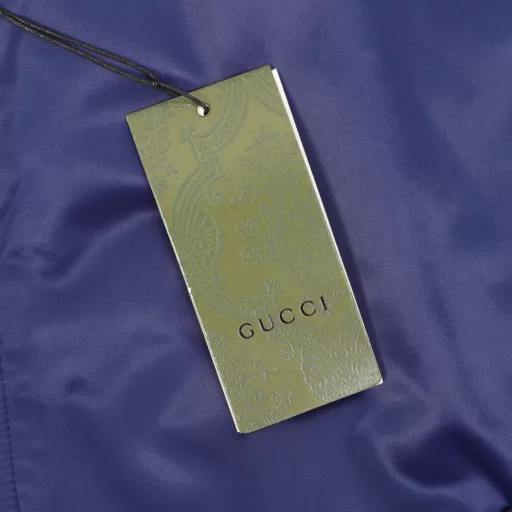 Gucci 24Fw Embroidered Patches Nylon Flight Puffer JacketThis season, humor meets iconic design, a key theme in the Gucci aesthetic, injecting a sense of playfulness into the 2023 Early Fall Collection. The brand uses small embroidery and vibrant prints to add eye-catching embellishments to many men's looks. The 