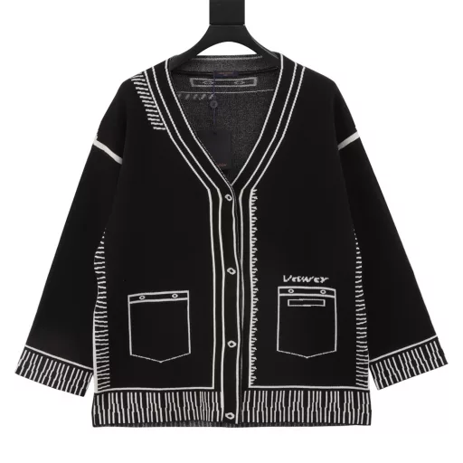 Louis Vuitton 23Fw 2D Sketch Cardigan SweaterClean and elegant white vs. cool and handsome black. A cartoon cardigan full of 2D effects.The outline of the cardigan is outlined with black and white lines. The lapel, hem and cuffs all have a sense of layering and texture. The overall outline makes the cardigan more youthful. The color matching is classic and elegant, and the simplicity contains trends and fashion.The style has a strong sense of stiffness, and the oversize is highly tolerant of body shape and slimming.