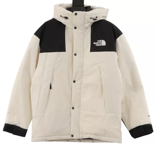 𝐓𝐡𝐞 𝐍𝐨𝐫𝐭𝐡 𝐟𝐚𝐜𝐞 THF The North Face 1990 Shin Min Ah's same down jacketAll accessories are restored 𝗭𝗣Fabric workmanship upgrade:Waterproof is the international ISO standard 90 (ISO4) level to achieve the lotus leaf water drop rolling effect.Fabric: High-transparency laminated fabric Gore-tex is water-imitation and breathable, and feels more comfortable. .Real imported Behringer embroidery machine, many goods on the market claim to be imported embroidery, but the actual number of needles cannot be reached. 4.100% detectable national standard 90 white duck down, better warmth retention performance, light and not heavy, and good recovery of fluffiness after compression. All zippers are imported 𝗬𝗸𝗸 The front windproof zipper cover uses snap buttons to open and closeThe hem can also be adjusted with a drawstring. There are 𝗟𝗼𝗴𝗼 designs on the chest and back