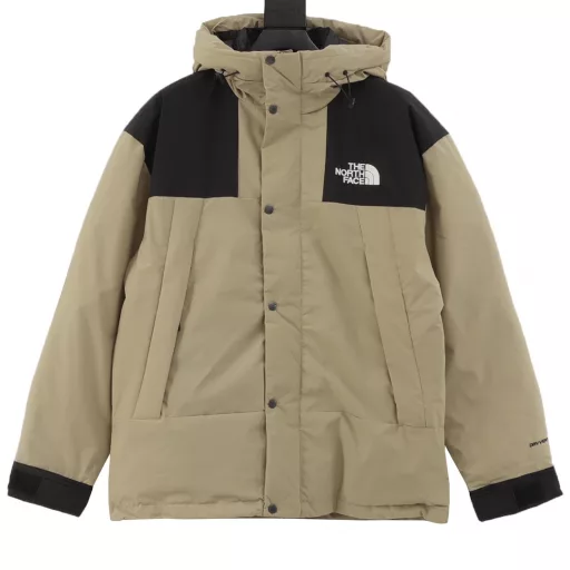 𝐓𝐡𝐞 𝐍𝐨𝐫𝐭𝐡 𝐟𝐚𝐜𝐞 THF The North Face 1990 Shin Min Ah's same down jacketAll accessories are restored 𝗭𝗣Fabric workmanship upgrade:Waterproof is the international ISO standard 90 (ISO4) level to achieve the lotus leaf water drop rolling effect.Fabric: High-transparency laminated fabric Gore-tex is water-imitation and breathable, and feels more comfortable. .Real imported Behringer embroidery machine, many goods on the market claim to be imported embroidery, but the actual number of needles cannot be reached. 4.100% detectable national standard 90 white duck down, better warmth retention performance, light and not heavy, and good recovery of fluffiness after compression. All zippers are imported 𝗬𝗸𝗸 The front windproof zipper cover uses snap buttons to open and closeThe hem can also be adjusted with a drawstring. There are 𝗟𝗼𝗴𝗼 designs on the chest and back