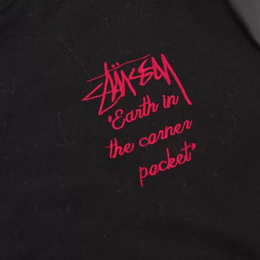 STUSSY 40th Anniversary Limited Edition Black 8 Towel Embroidery Baseball Cotton JacketA baseball jacket with a full vibeNew customized hardware accessories and imported towel embroidery machine, the precision is perfect and can be compared at will!As one of the earliest street brands, Stussy’s appearance needs no further explanation💯, and as a product of Stussy’s 40th anniversary, this piece is also very sincere. Not only is the fabric thick, but the clothes themselves are also made of wool. The patterns on the chest and arms are embroidered, and there is also a classic black eight pattern on the back. Up to 100,000 needles of towel embroidery, it is full of details, deeply influenced by surfing culture and beach clothing, it has become one of the iconic fashion brands such as hip-hop culture and street style that have swept the world, and it is still a classic that cannot be surpassed! The fabric version is stylish and will not be loose, so you can buy it with confidence! Customized three labels, the highest version