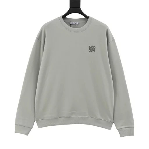 Loewe new grey oil painting round neck sweatshirtSame style for men and women. Essential sweatshirts for autumn and winter, simple and durable grey series. From LW luxury boutique, high-grade grey! Easy to match and wear to show youthfulness. Classic round neck, comfortable and versatile~Customer-supplied felt knitted cotton fabric environmentally friendly level. The inner knitting is neat like scales and wings, presenting perfect effect. The craft washing makes the cotton material more fitting and thick, smooth and drapey. The front of the clothes is embroidered with the classic ANG** logo. The back is the latest oil painting craft printing design, the printing is clear and delicate, and the color is beautiful. The ribbed knitted collar, cuffs and bottom hem are neat and delicate, and the overall quality control is rigorous and fine. The loose OS version is cut, which can be worn alone or worn as a base layer to create a trendy look!