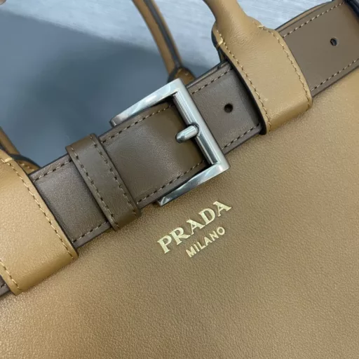2024 new DoubleBag small shopping bag Double series imported cowhide, with full sheepskin lining 💪 Elegant and simple bag design with printed letter logo on the front 💪 Logo handbag and shoulder straps are adjustable in length, with three built-in compartments, a middle inner pocket, and a unique design of a large leather belt that shows vitality 💪💪 Perfect details A must-have for goddesses, super awesome